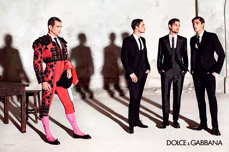 L'influence espagnole sur les traditions et les couleurs siciliennes est l'inspiration pour les images de la campagne Printemps/Été 2015 de Dolce & Gabbana, mettant en vedette le torero espagnol José Mari Manzanares et les mannequins Travis Cannata, Xavier Serrano et Misa Patinszki photographiés par Domenico Dolce. Voir la première partie ICI!