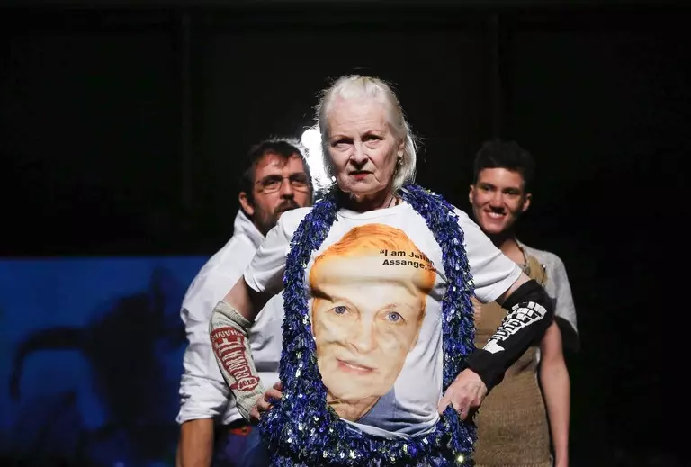 VIVIENNE WESTWOOD VĪRIEŠU APĢĒRBI, 2017. GADA PAVASARA VASARAS MILĀNA (44)