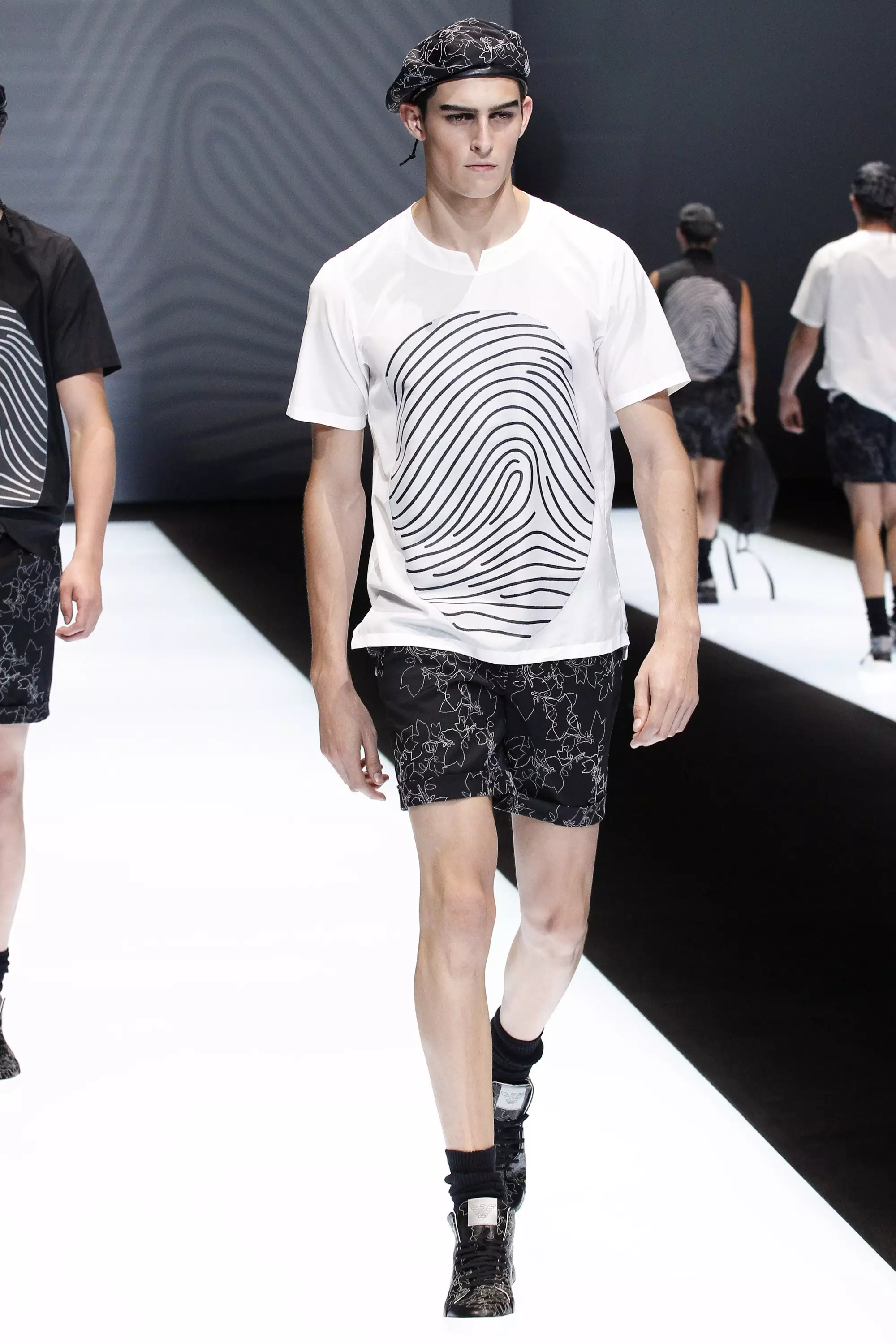 EMPORIO ARMANI VÅR SOMMAR 2017 MILAN (85)