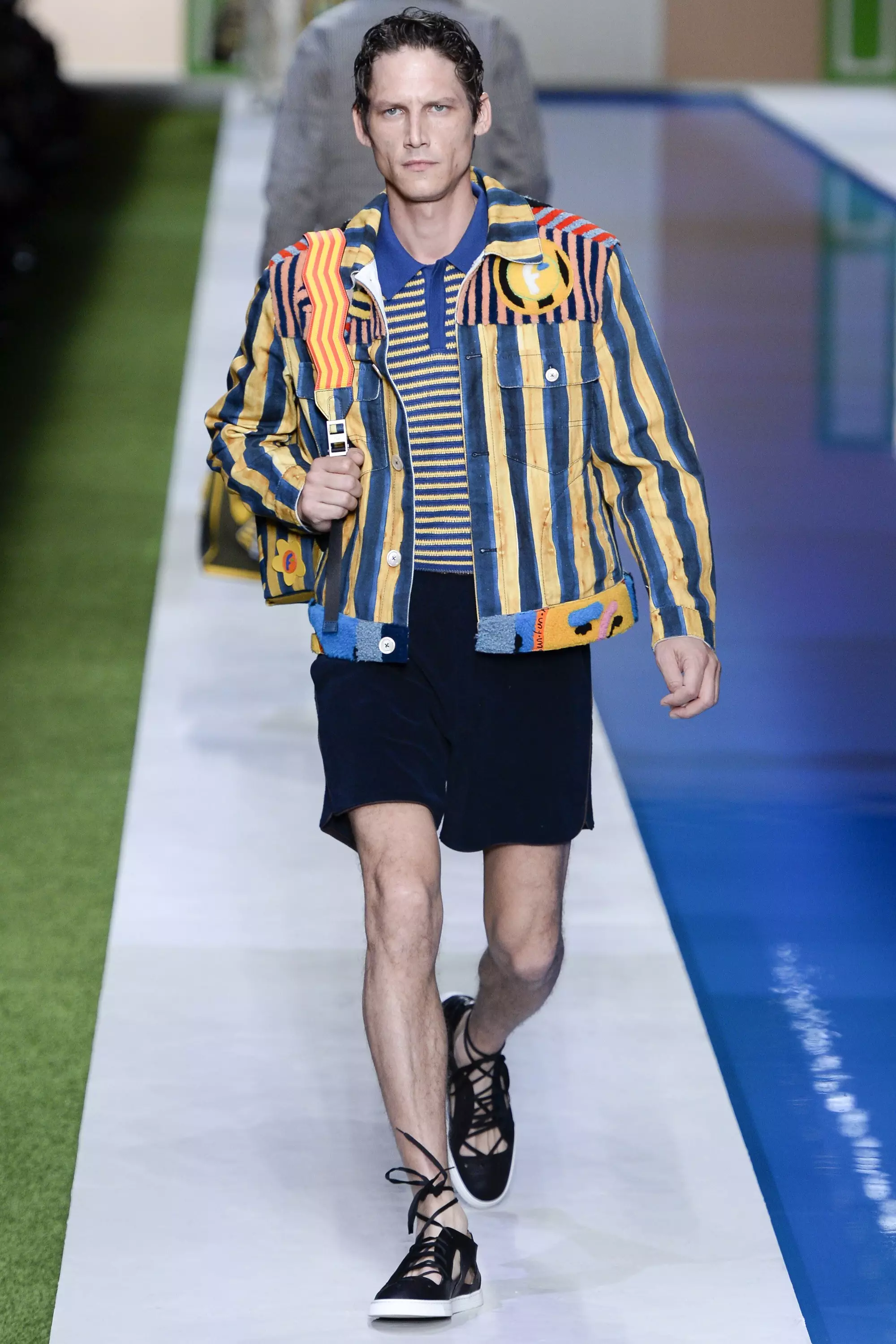 FENDI MENSWEAR PAVASARA VASARAS 2017 MILĀNA (21)