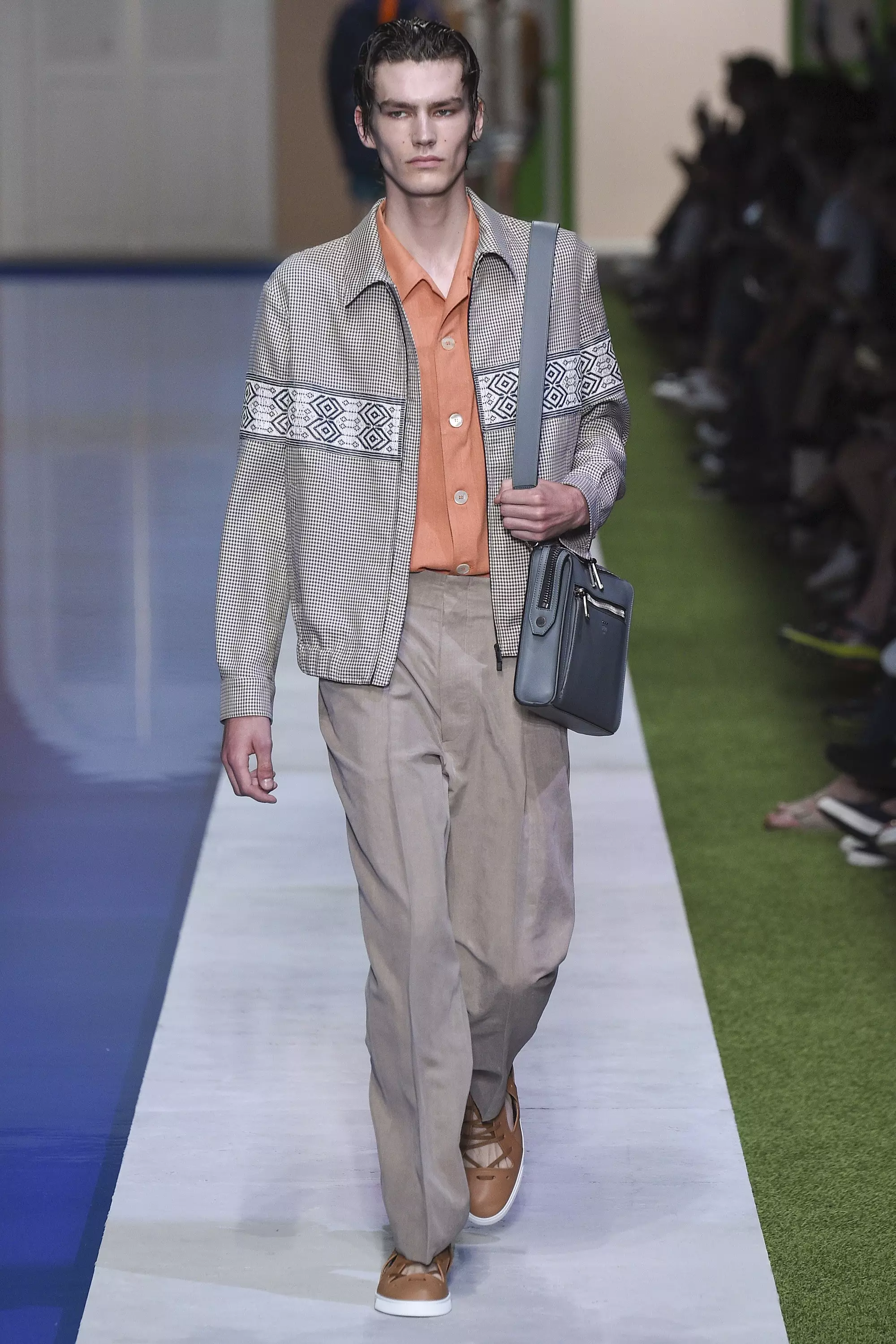 Fendi Menswear වසන්ත ගිම්හාන 2017 MILAN (38)