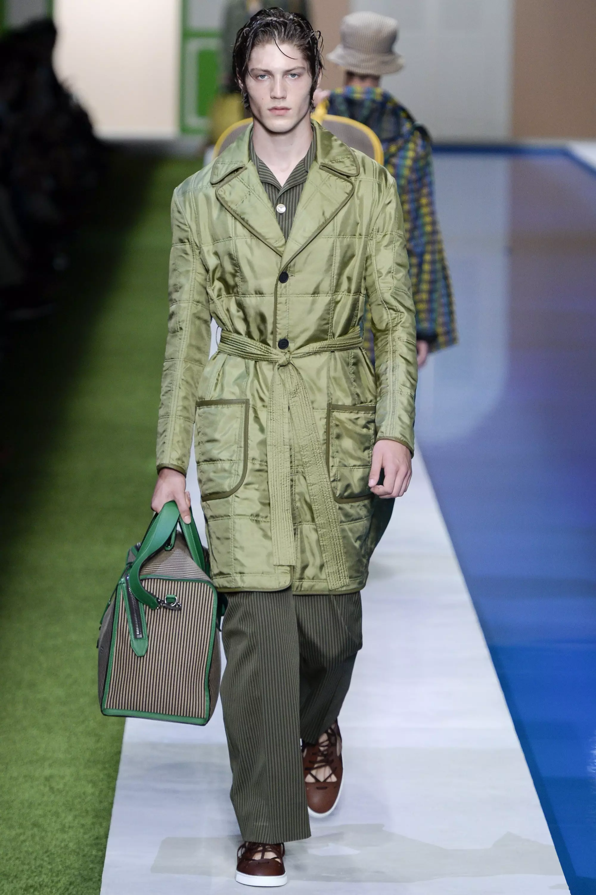 FENDI MENSWEAR PAVASARA VASARAS 2017 MILĀNA (53)