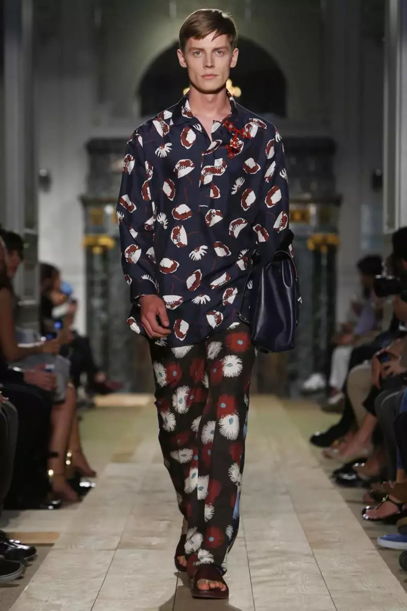 Valentino, Menswear, Caij nplooj ntoos hlav caij nplooj ntoos hlav, 2015, Fashion Show in Paris