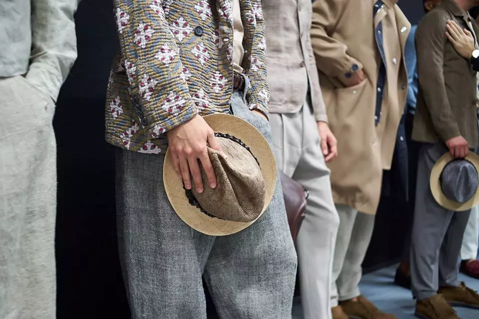 GIORGIO ARMANI MENSWEAR SPRING SUMMER 2017 MILAN Backstage (5)