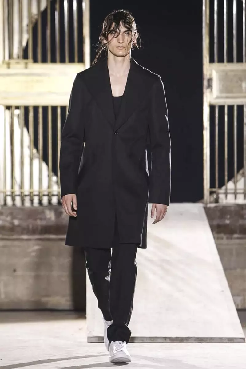 Raf Simons, módna prehliadka pánskeho oblečenia jar/leto 2015 v Paríži