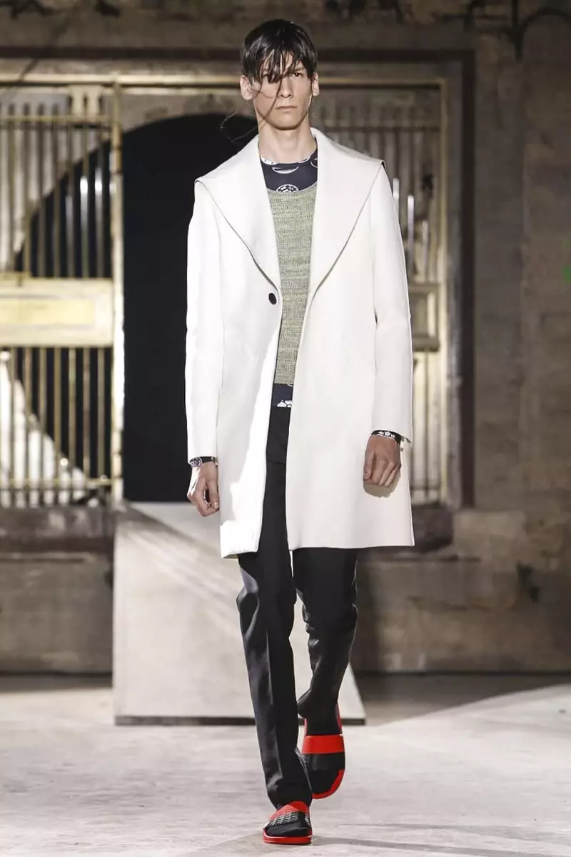 Raf Simons, Vira Vesto Printempo-Somero 2015 Modospektaklo en Parizo