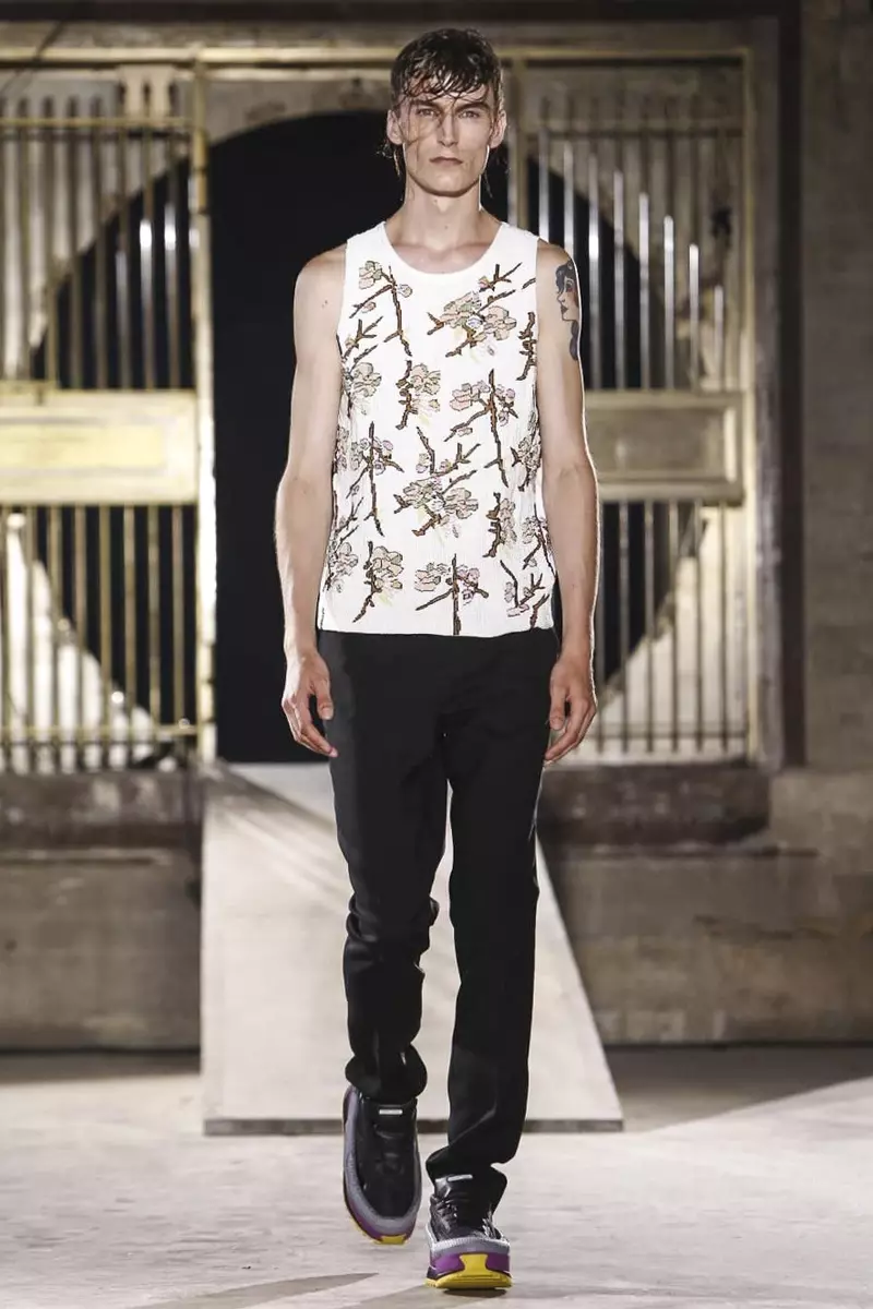 Раф Симонс, модно ревю за мъжко облекло пролет лято 2015 в Париж