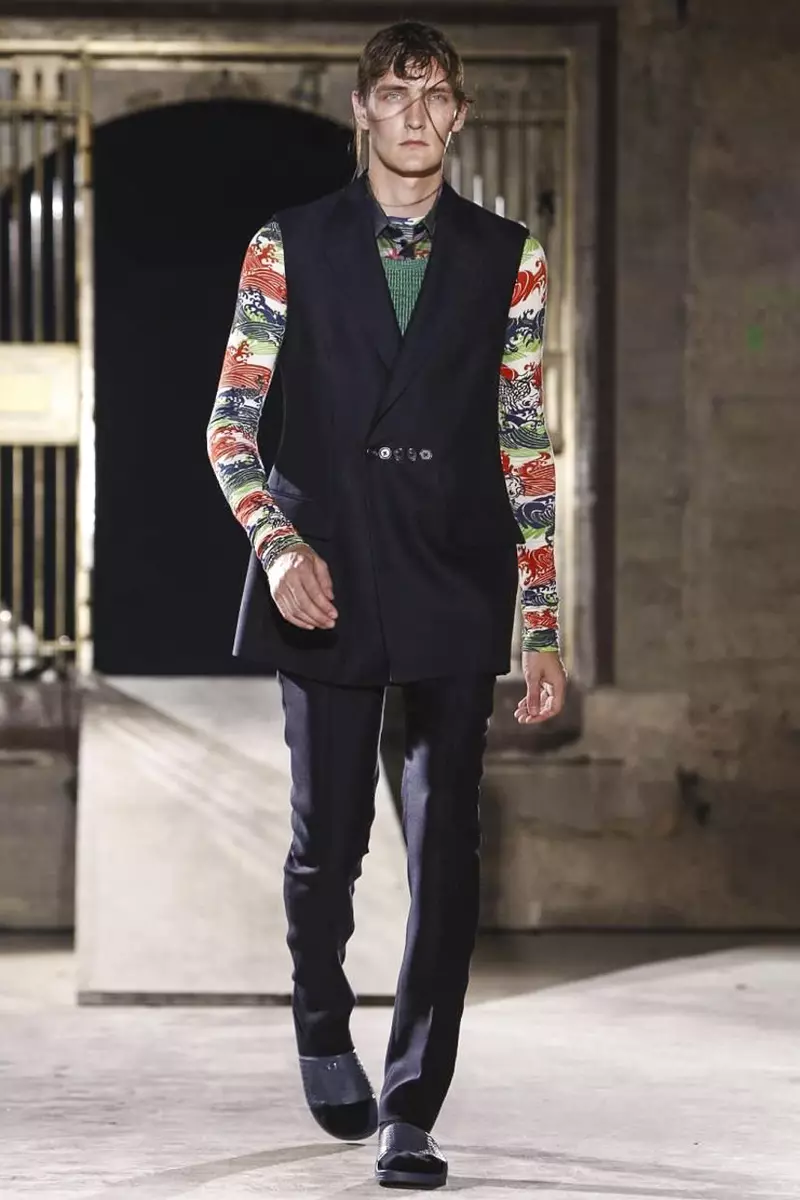 Raf Simons, Vira Vesto Printempo-Somero 2015 Modospektaklo en Parizo