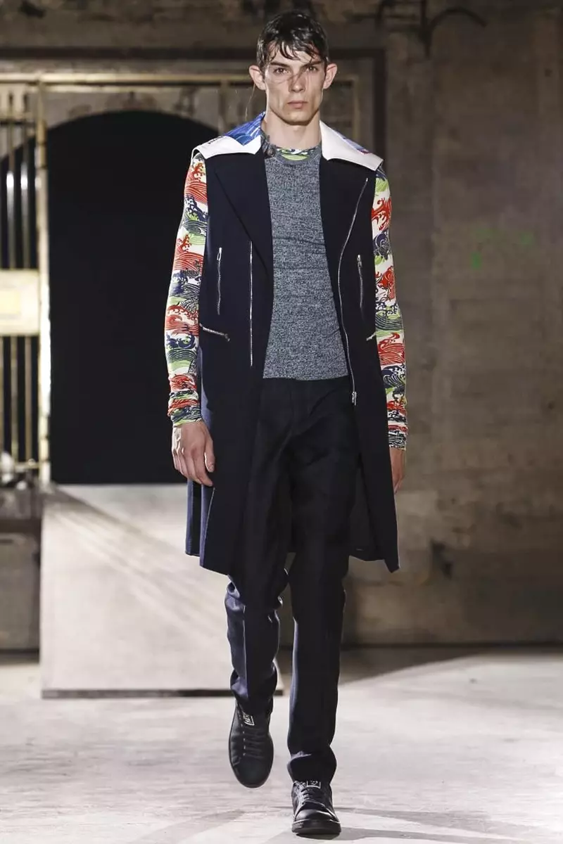 Раф Симонс, модно ревю за мъжко облекло пролет лято 2015 в Париж