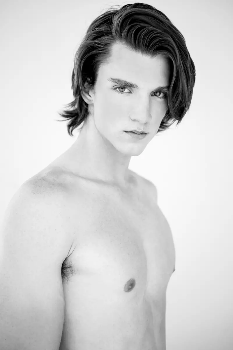 Sesizare de testare cu noul model Sean Barnes din Wilhelmina (Canada), îngrijire de Trevor Sarginson, fotografie și styling de Jamie Mann.