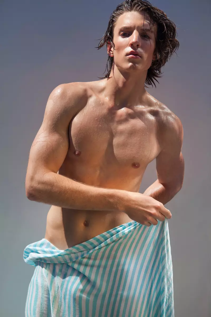 Sesizare de testare cu noul model Sean Barnes din Wilhelmina (Canada), îngrijire de Trevor Sarginson, fotografie și styling de Jamie Mann.