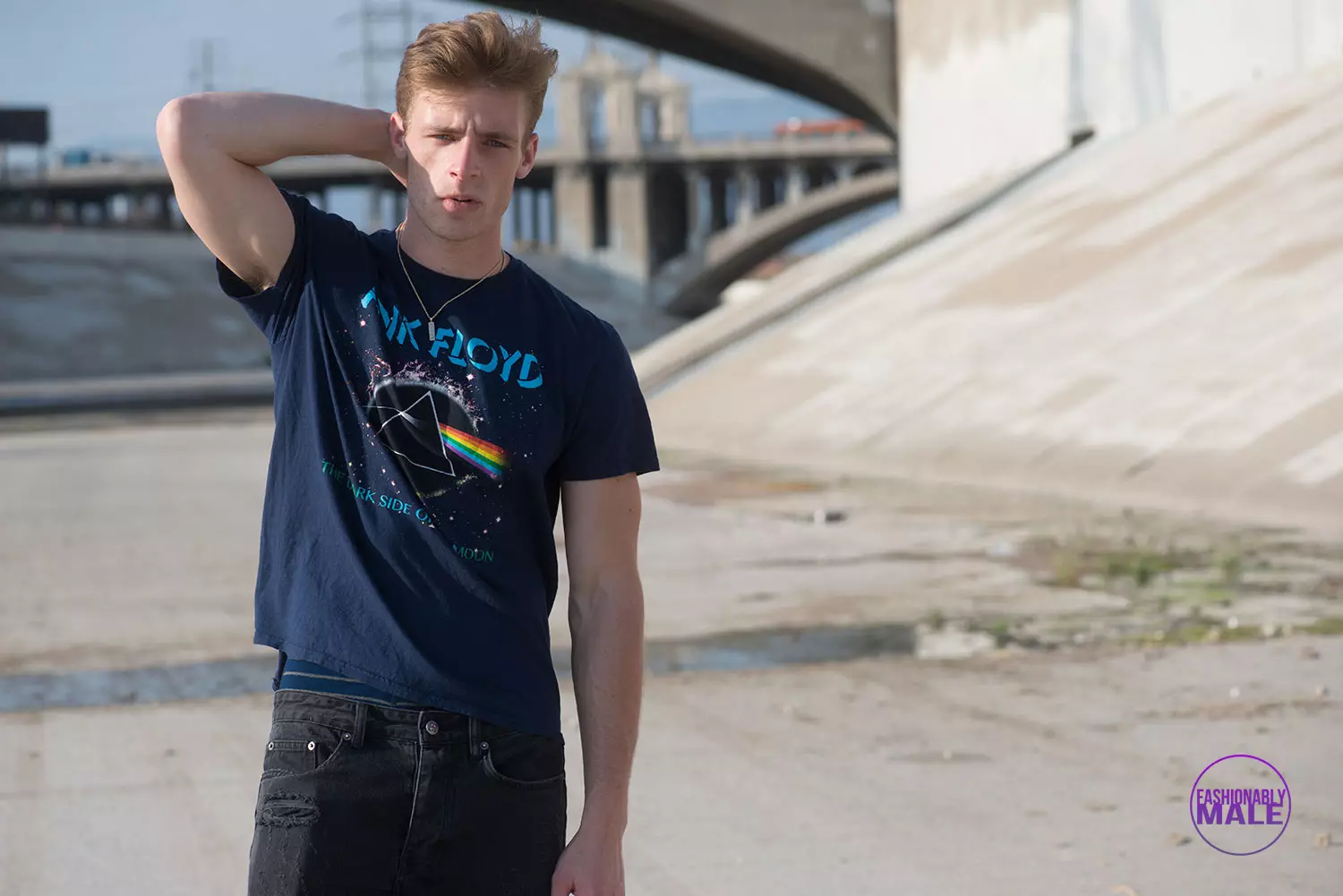 Shirtless Proeh Twins sa L.A. River ni Walter Tabayoyong