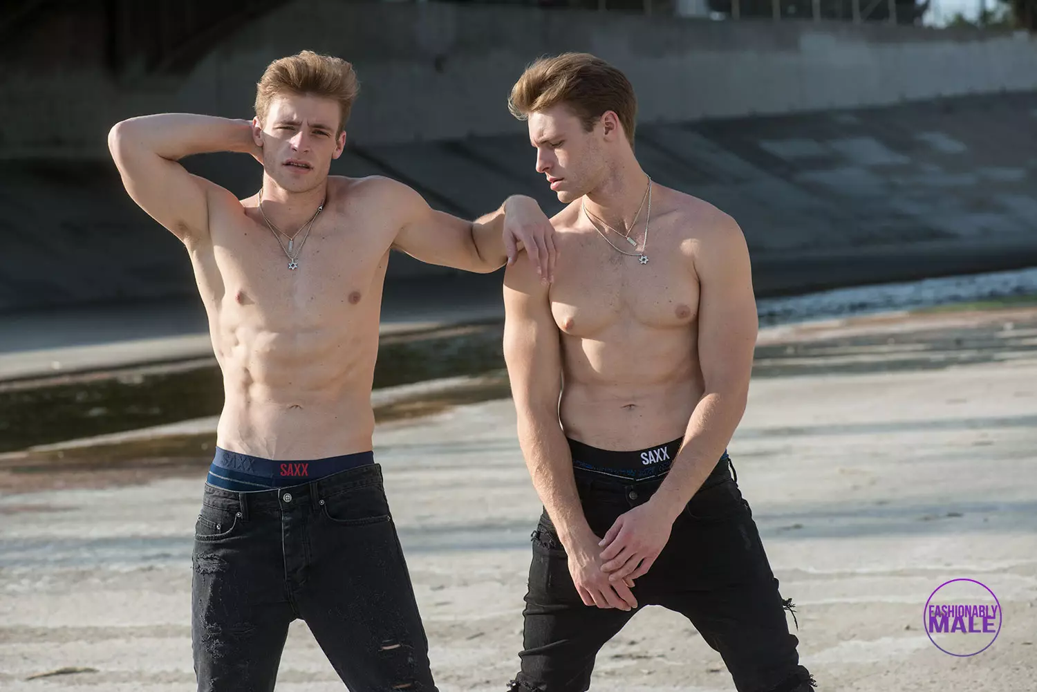 Shirtless Proeh Twins sou L.A. River pa Walter Tabayoyong