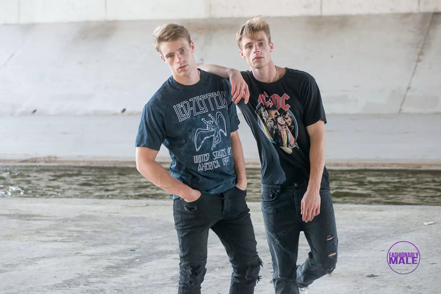 Shirtless Proeh Twins on L.A. River von Walter Tabayoyong