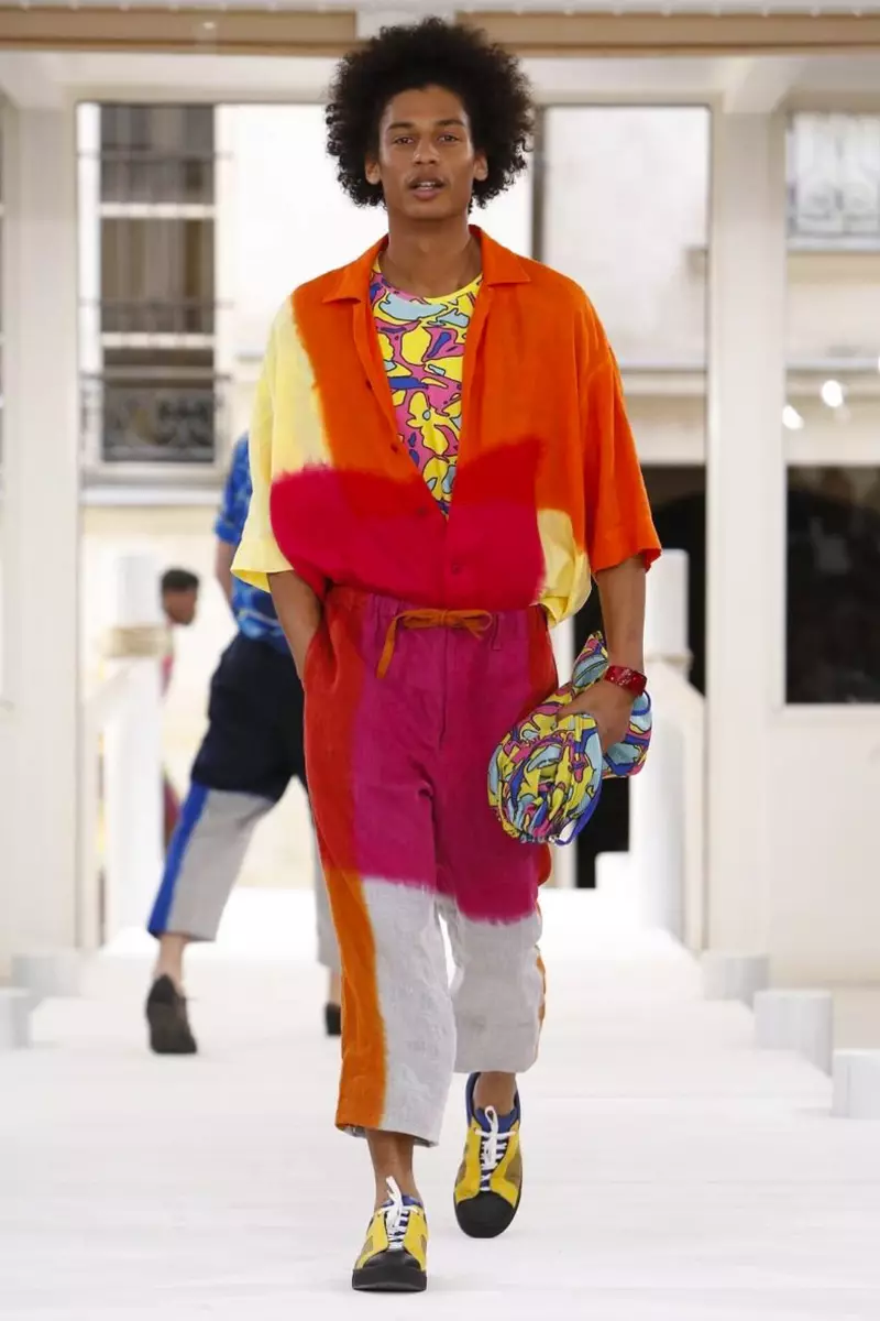 Issey Miyake ወንዶች፣ የወንዶች ልብስ፣ የጸደይ ሰመር፣ 2015፣ የፋሽን ትርኢት በፓሪስ