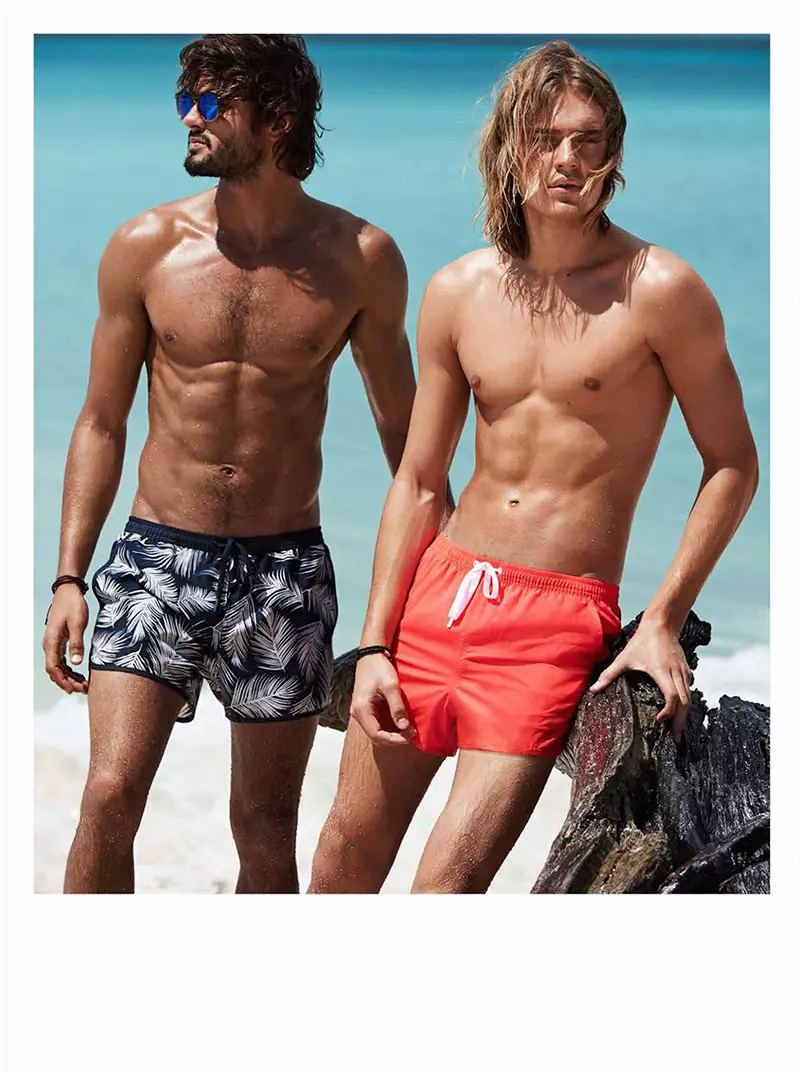 Mae model Runway Top Marlon Teixeira a Ton Heukels yn mynd i baradwys traeth i serennu Ymgyrch S / S 2015 H&M Beachwear newydd.