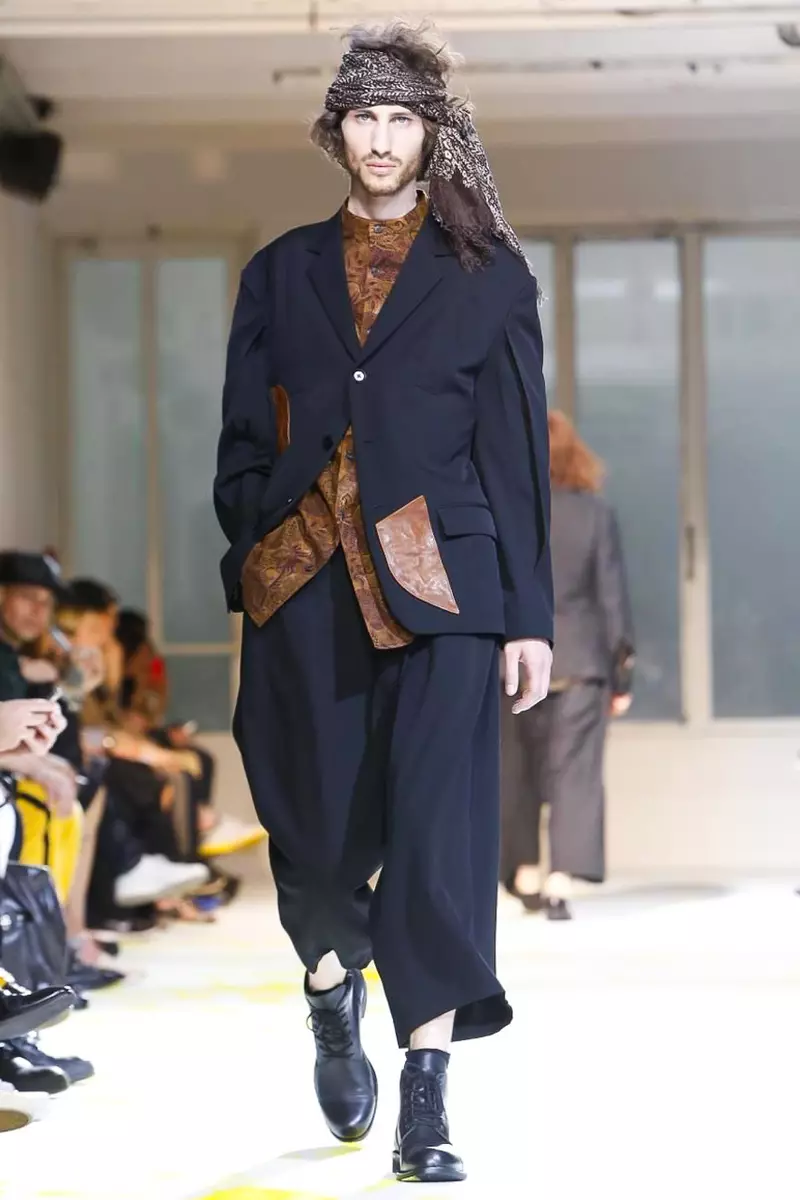 Yohji amamamoto, Erkek eşikleri, Bahar tomusy, 2015, Pari Parisdäki moda sergisi