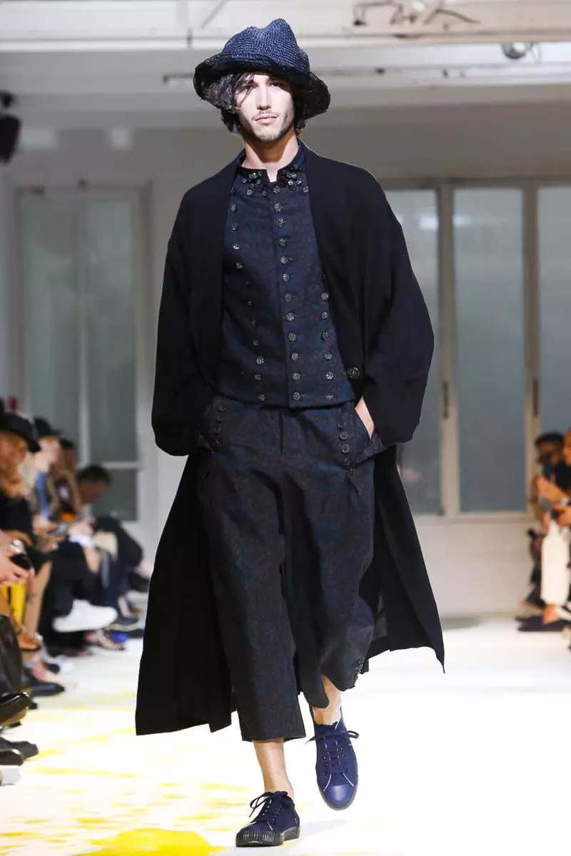 Yohji Yamamoto، نارینه جامې، د پسرلي دوبي، 2015، په پاریس کې د فیشن نندارتون