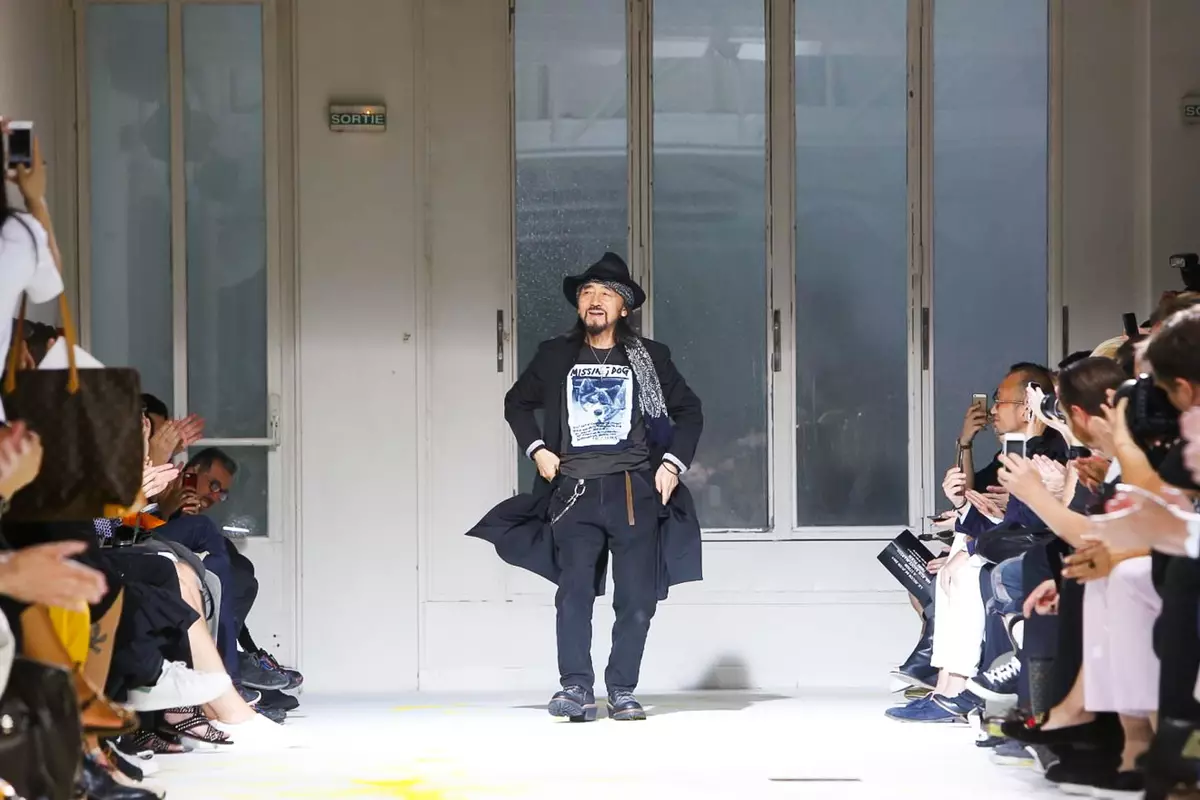 Yohji Yamamoto, Kişi geyimləri, Yaz-yay, 2015, Parisdə moda nümayişi