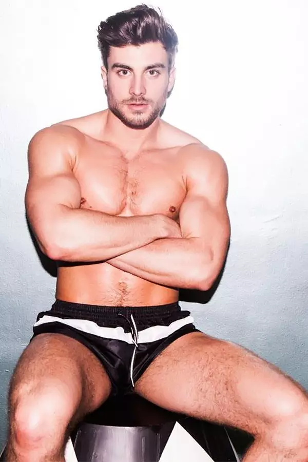 Ben-Hunt-for-Curbwear-Sportwear-na-Chupi-04