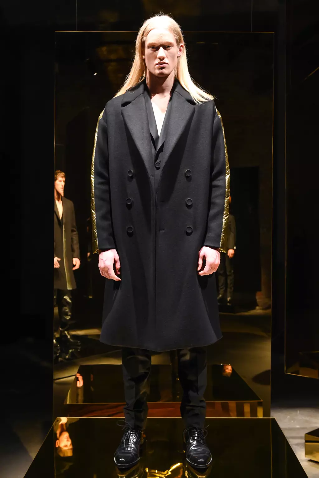 វត្តមានរបស់ CALVIN KLEIN COLLECTION: Men'S FALL 2016 EVENING WEAR CAPSULE DURING NEW YORK FASHION WEEK របស់បុរស