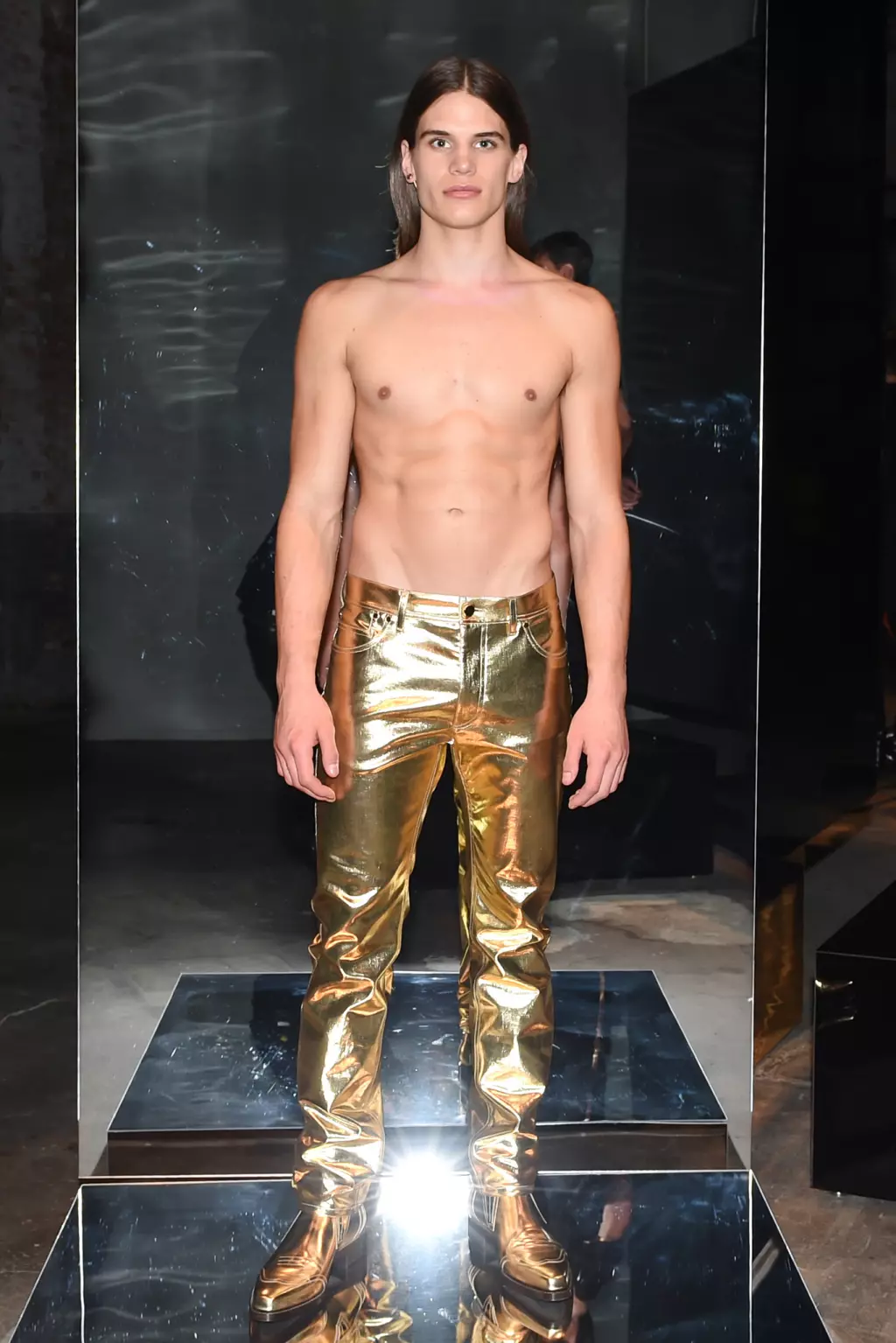 វត្តមានរបស់ CALVIN KLEIN COLLECTION: Men'S FALL 2016 EVENING WEAR CAPSULE DURING NEW YORK FASHION WEEK របស់បុរស