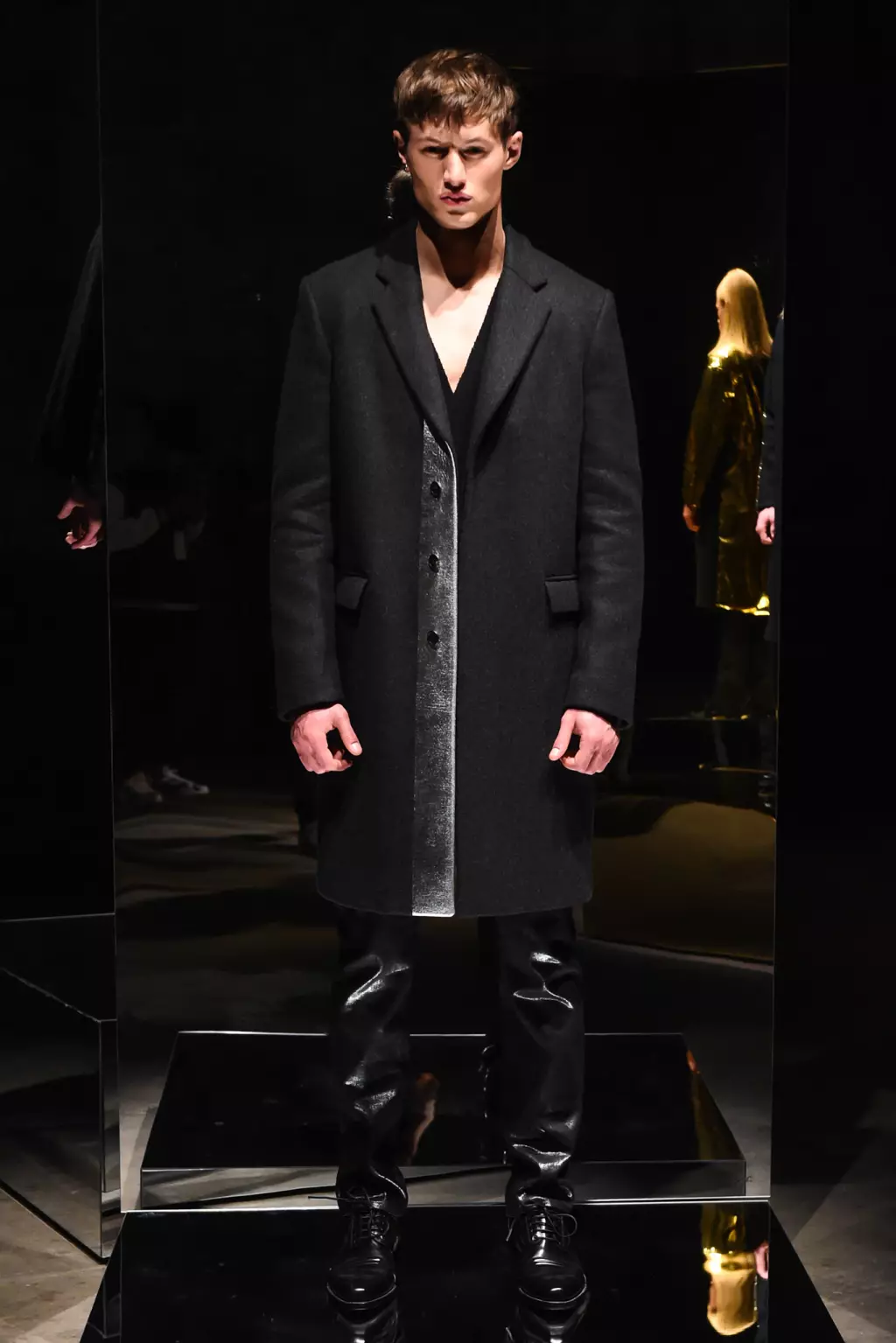 វត្តមានរបស់ CALVIN KLEIN COLLECTION: Men'S FALL 2016 EVENING WEAR CAPSULE DURING NEW YORK FASHION WEEK របស់បុរស