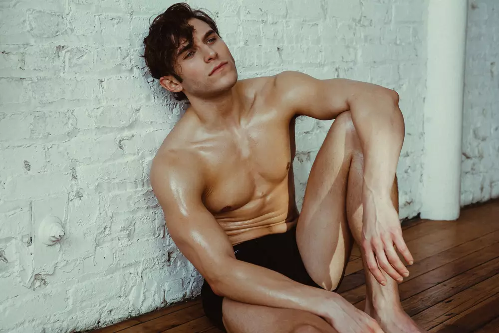 Tuwang-tuwa akong makitang muli ang Ford Model na si Ian Sherman sa mga sariwang bagong snaps ni Steven Chellappa. Ian got the looks, has a beautiful toned body, perfect bone structure and melting eyes, with these pictures just confirm what was said.