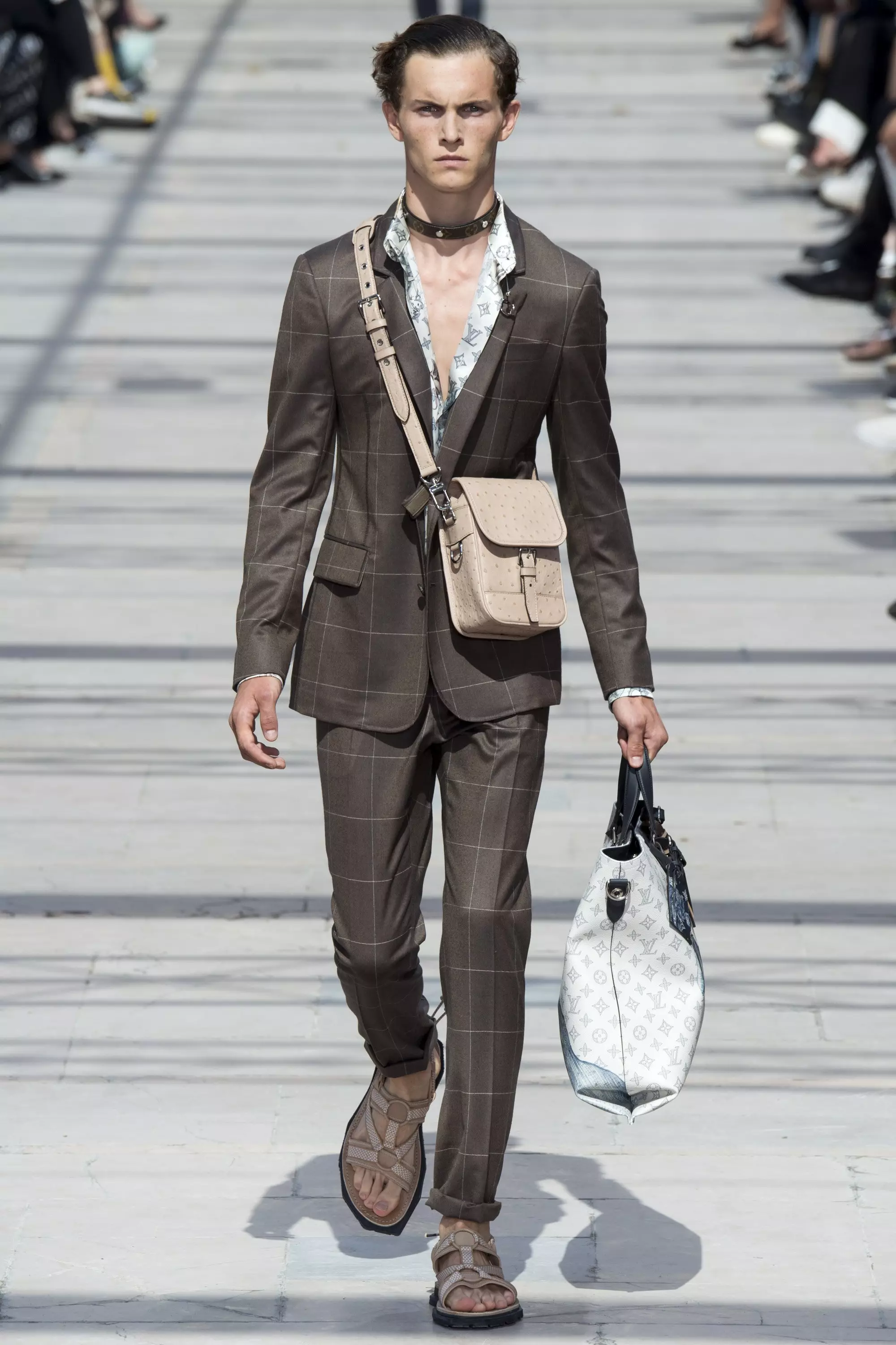 LOUIS VUITTON MENSWEAR SPRING SUMMER 2017 PARIS (1)