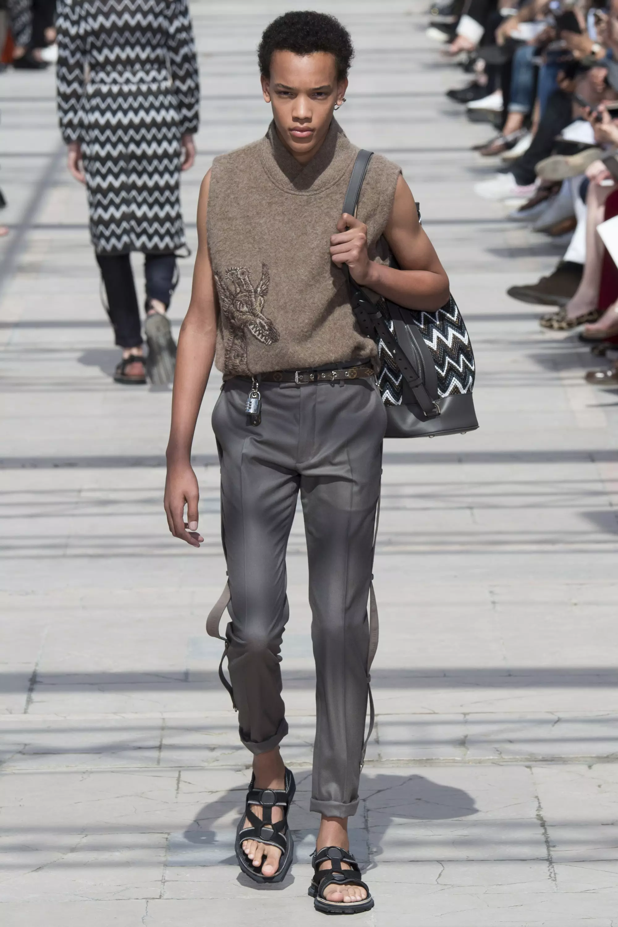 LOUIS VUITTON MENSWEAR SPRING SUMMER 2017 PARIS (10)