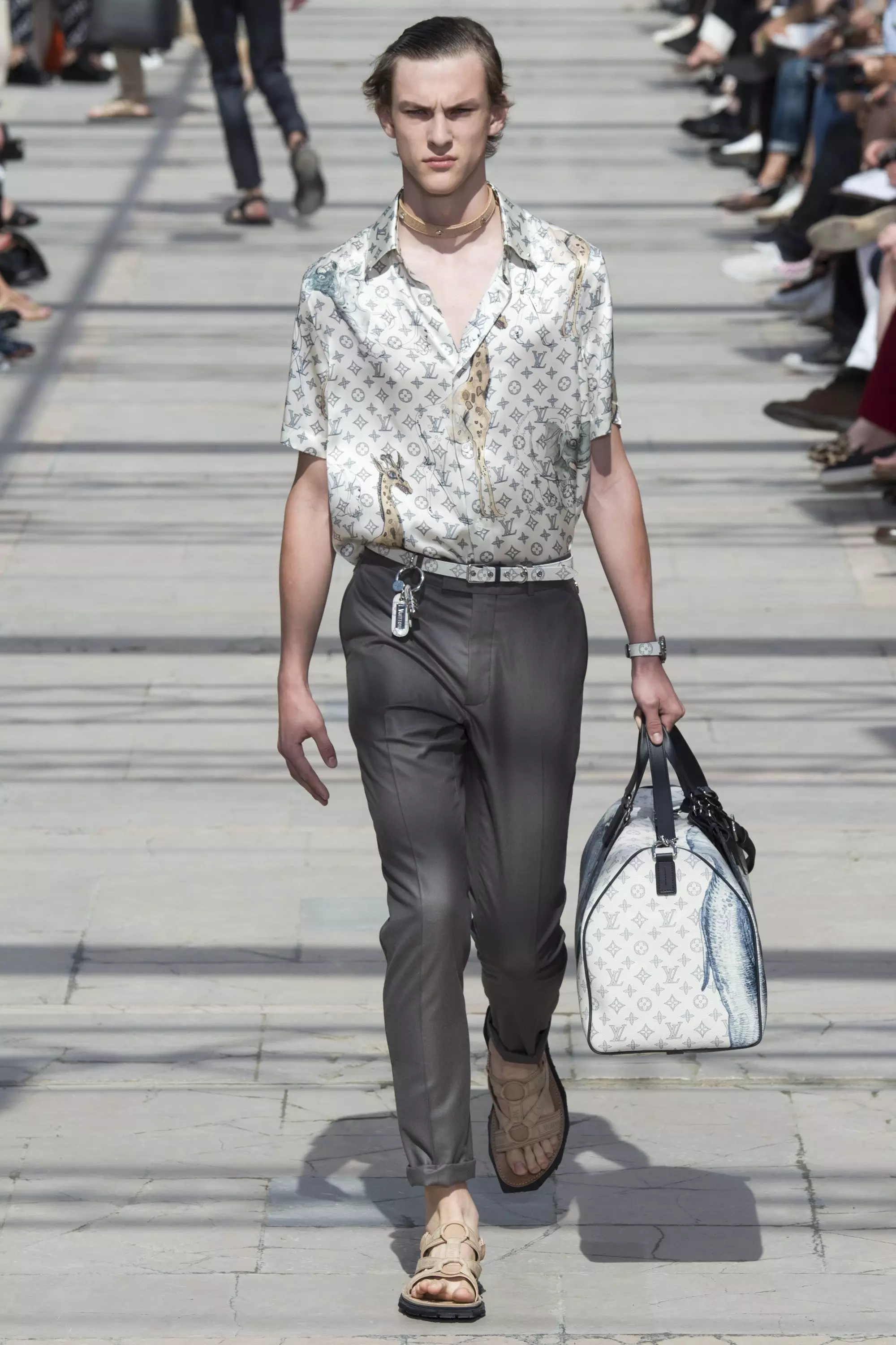 LOUIS VUITTON HERREKLÆR VÅRSOMMER 2017 PARIS (11)