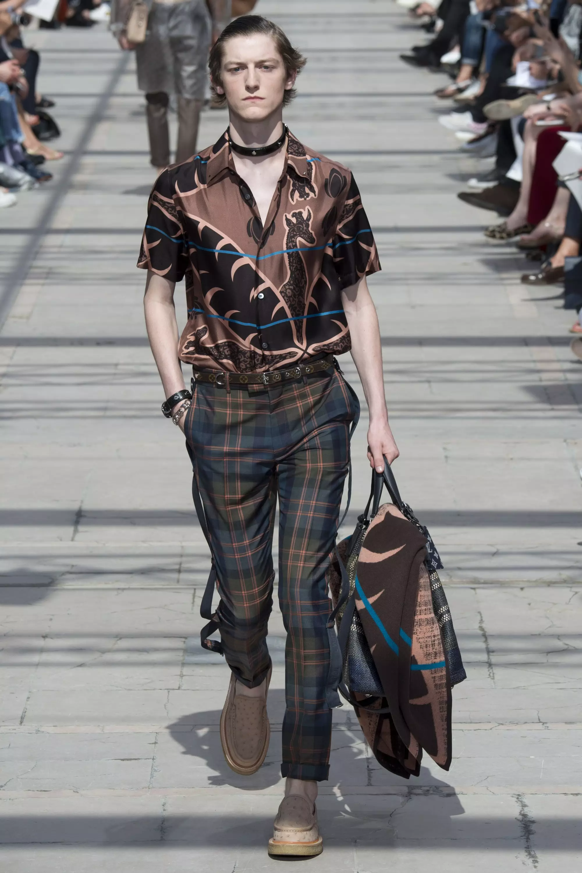 LOUIS VUITTON VĪRIEŠU APĢĒRBS, 2017. GADA PAVASARA VASARA PARĪZE (16)