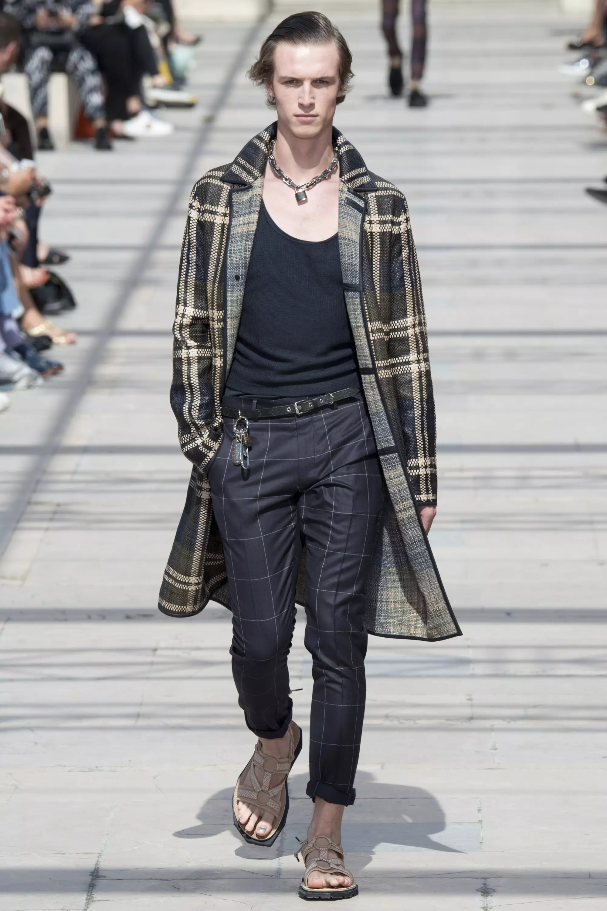 LOUIS VUITTON MENSWEAR SPRING SPRING 2017 PARIS (19)