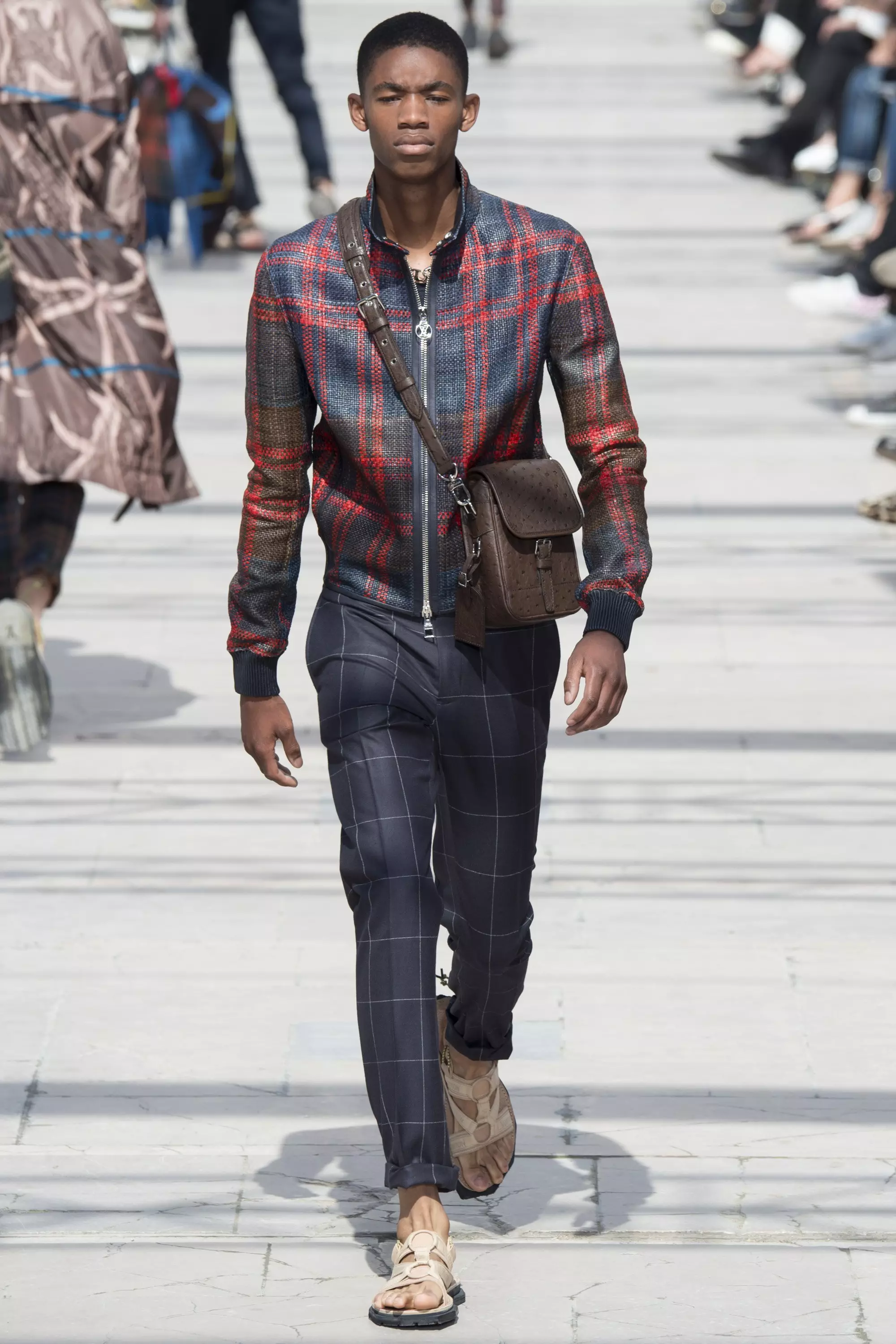 LOUIS VUITTON MENSWEAR PRINTEMPO SOMERO 2017 PARIS (20)