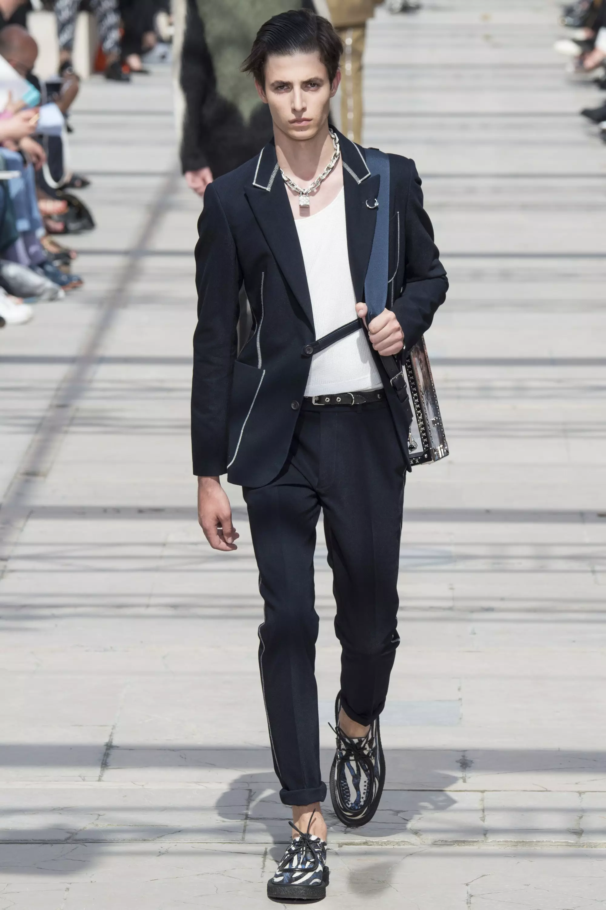 LOUIS VUITTON MENSWEAR SPRING SUMMER 2017 PARIS (35)