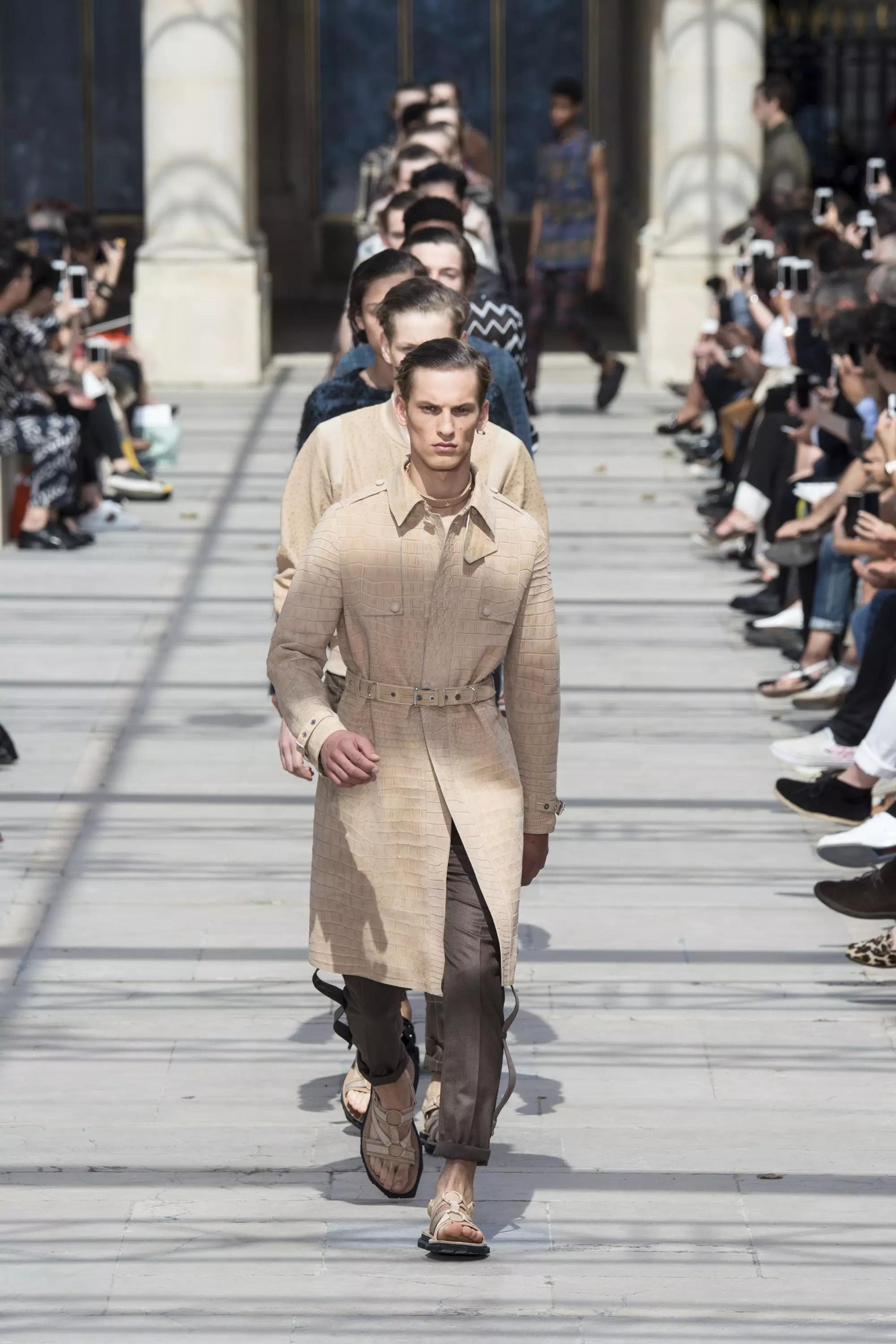 LOUIS VUITTON MENSWEAR SPRING SUMMER 2017 PARIS (41)