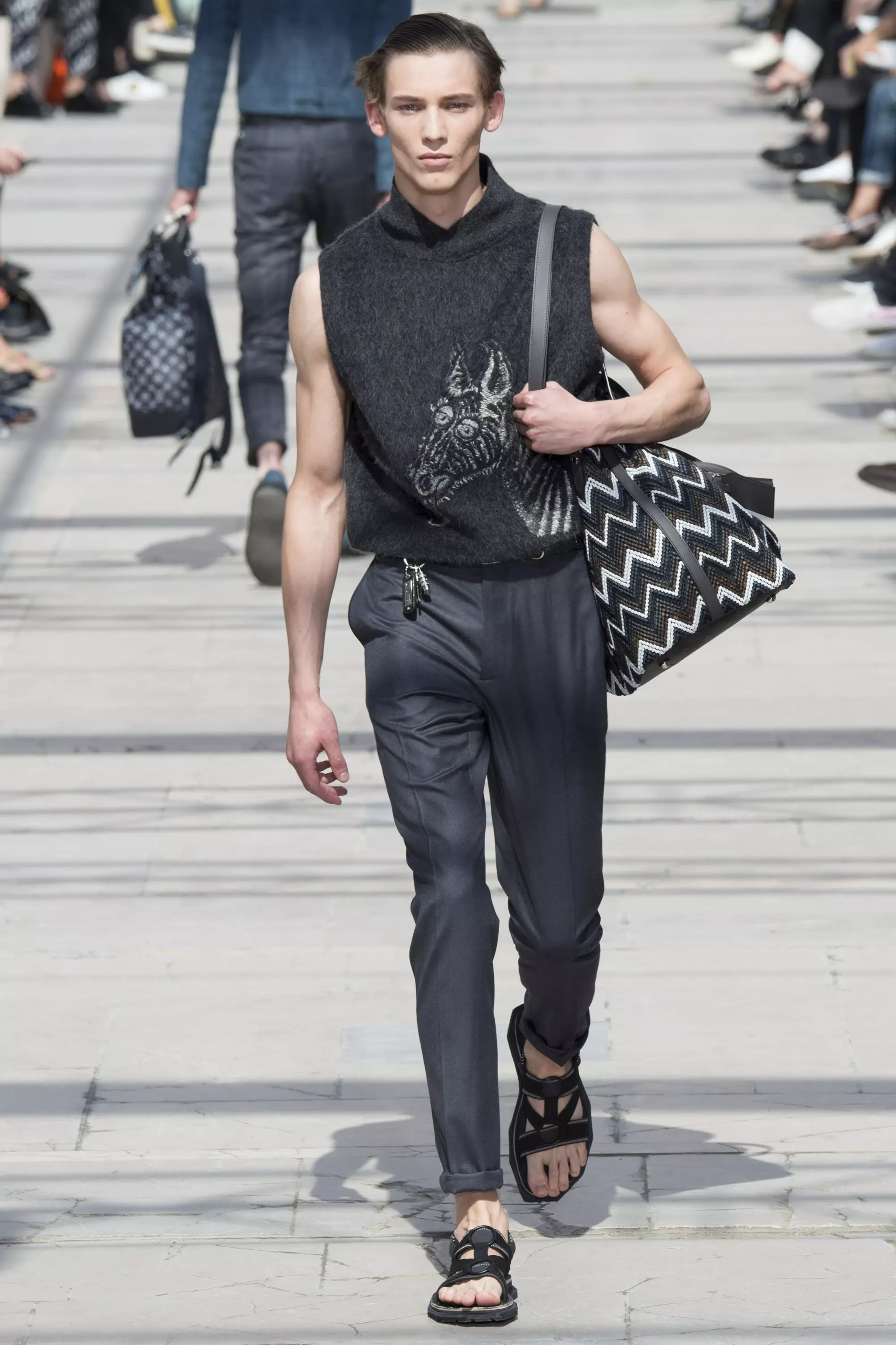 LOUIS VUITTON MENSWEAR SPRING Summer 2017 PARIS (8)