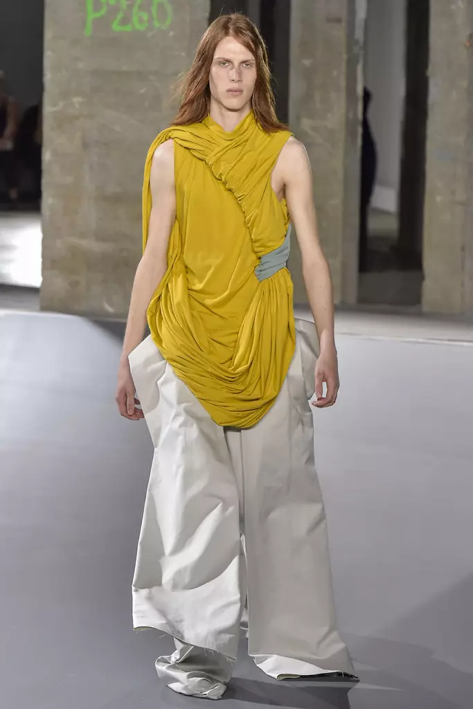 Rick Owens qhia, caij nplooj ntoos hlav caij nplooj ntoos hlav 2017, Paris Txiv neej Fashion Week, Fabkis - 23 Lub Rau Hli 2016