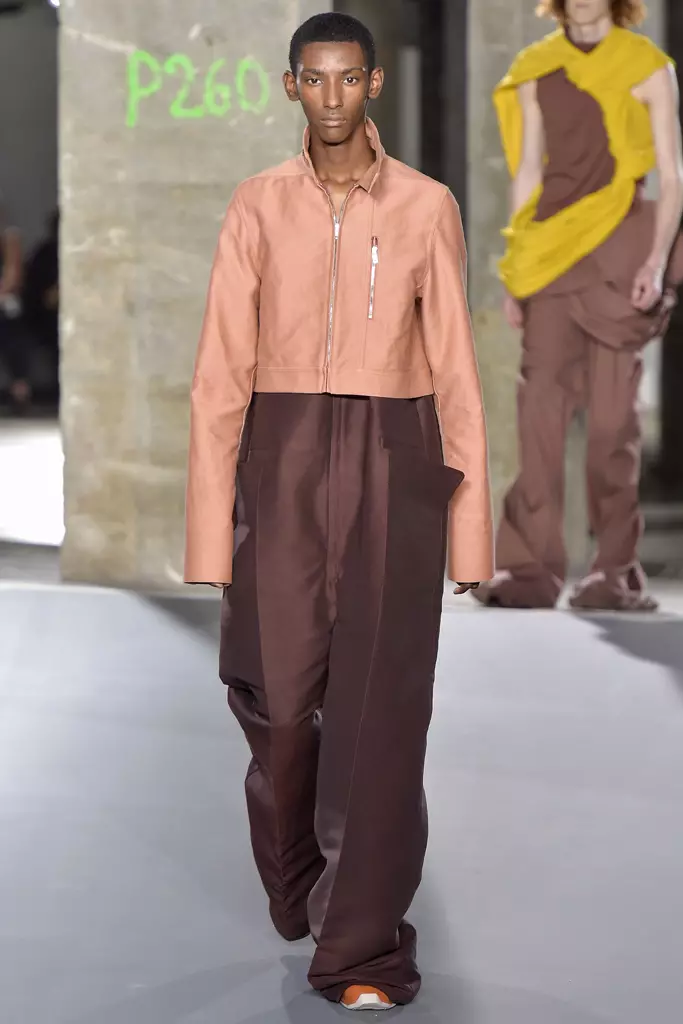 Desfile de Rick Owens, primavera verão 2017, Paris Men's Fashion Week, França - 23 de junho de 2016