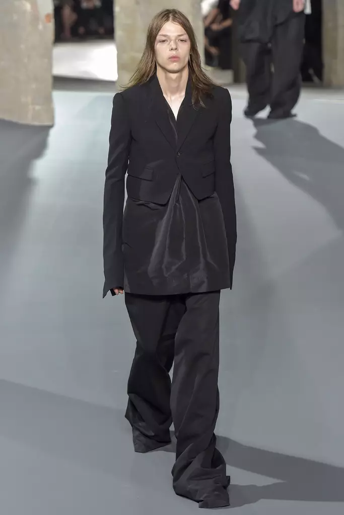 Pertunjukan Rick Owens, musim bunga musim panas 2017, Minggu Fesyen Lelaki Paris, Perancis - 23 Jun 2016