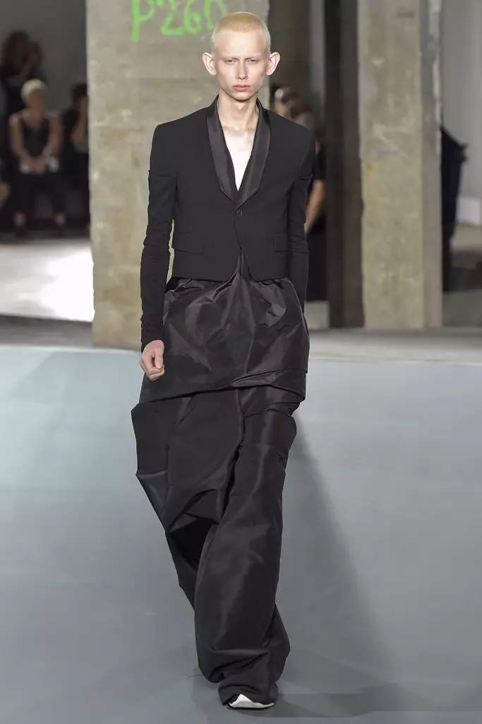 Desfile de Rick Owens, primavera verão 2017, Paris Men's Fashion Week, França - 23 de junho de 2016