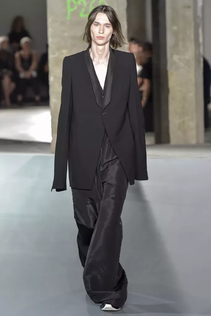 Pertunjukan Rick Owens, musim bunga musim panas 2017, Minggu Fesyen Lelaki Paris, Perancis - 23 Jun 2016