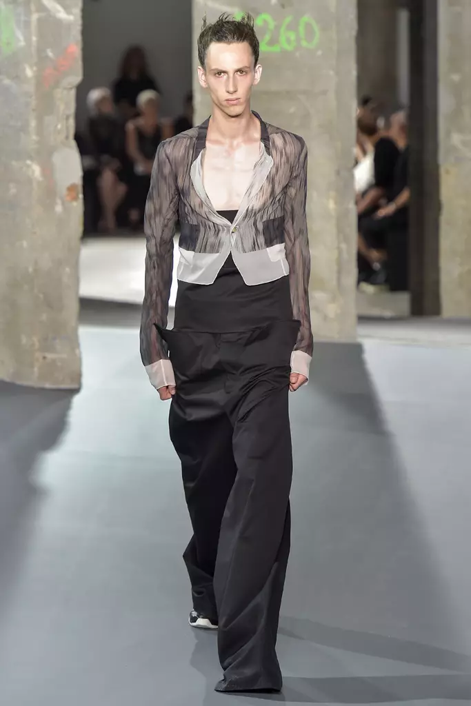 Desfile de Rick Owens, primavera verão 2017, Paris Men's Fashion Week, França - 23 de junho de 2016