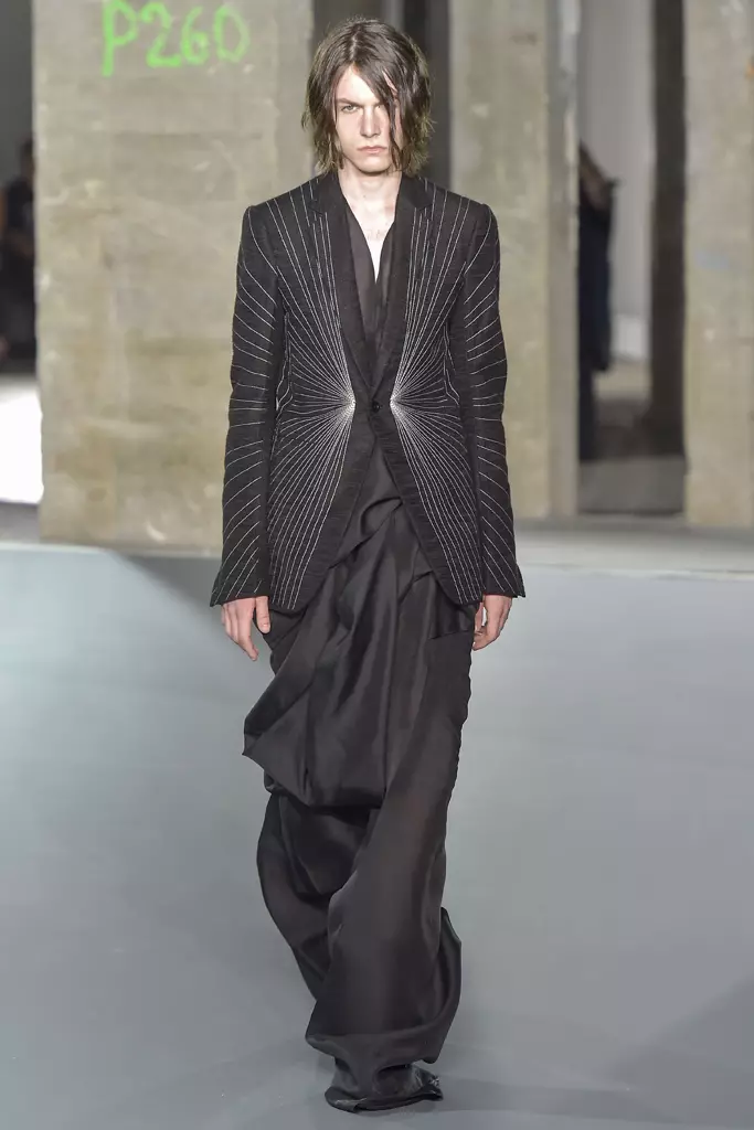 Rick Owens qhia, caij nplooj ntoos hlav caij nplooj ntoos hlav 2017, Paris Txiv neej Fashion Week, Fabkis - 23 Lub Rau Hli 2016