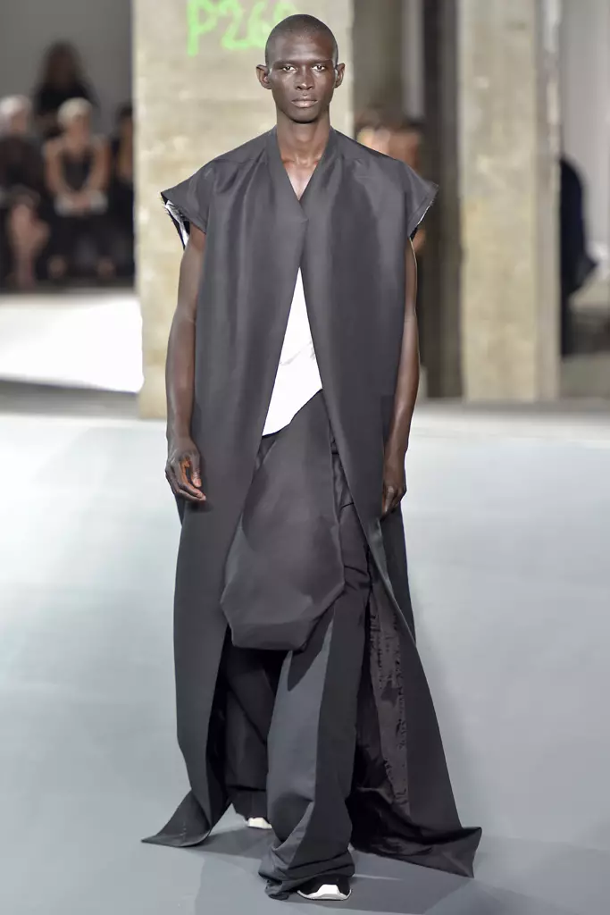 Pertunjukan Rick Owens, musim bunga musim panas 2017, Minggu Fesyen Lelaki Paris, Perancis - 23 Jun 2016