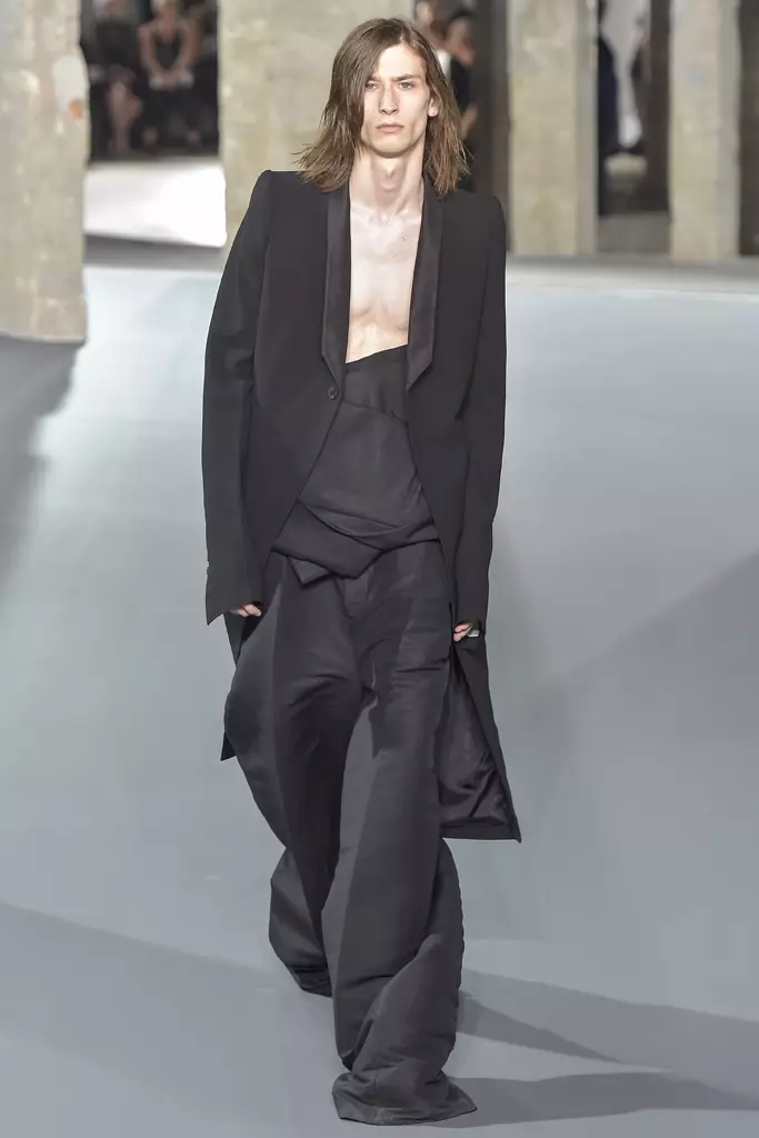 Rick Owens qhia, caij nplooj ntoos hlav caij nplooj ntoos hlav 2017, Paris Txiv neej Fashion Week, Fabkis - 23 Lub Rau Hli 2016