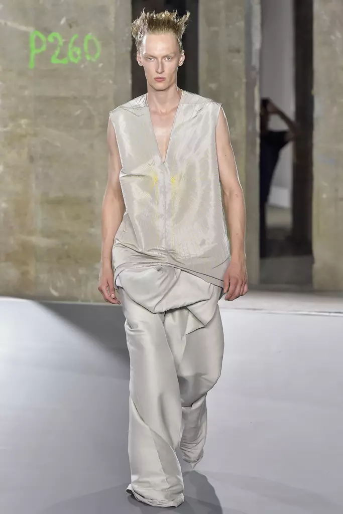 Pertunjukan Rick Owens, musim bunga musim panas 2017, Minggu Fesyen Lelaki Paris, Perancis - 23 Jun 2016