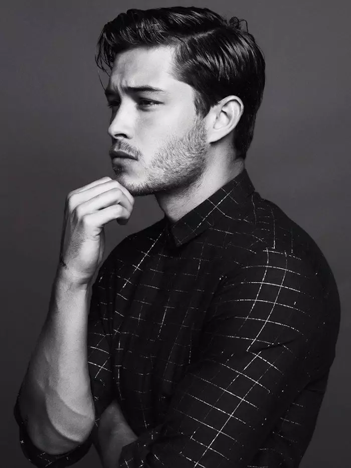 Dimitris Theocharis é un fotógrafo de moda auténtico e respectuoso que retrata ao modelo Francisco Lachowski.