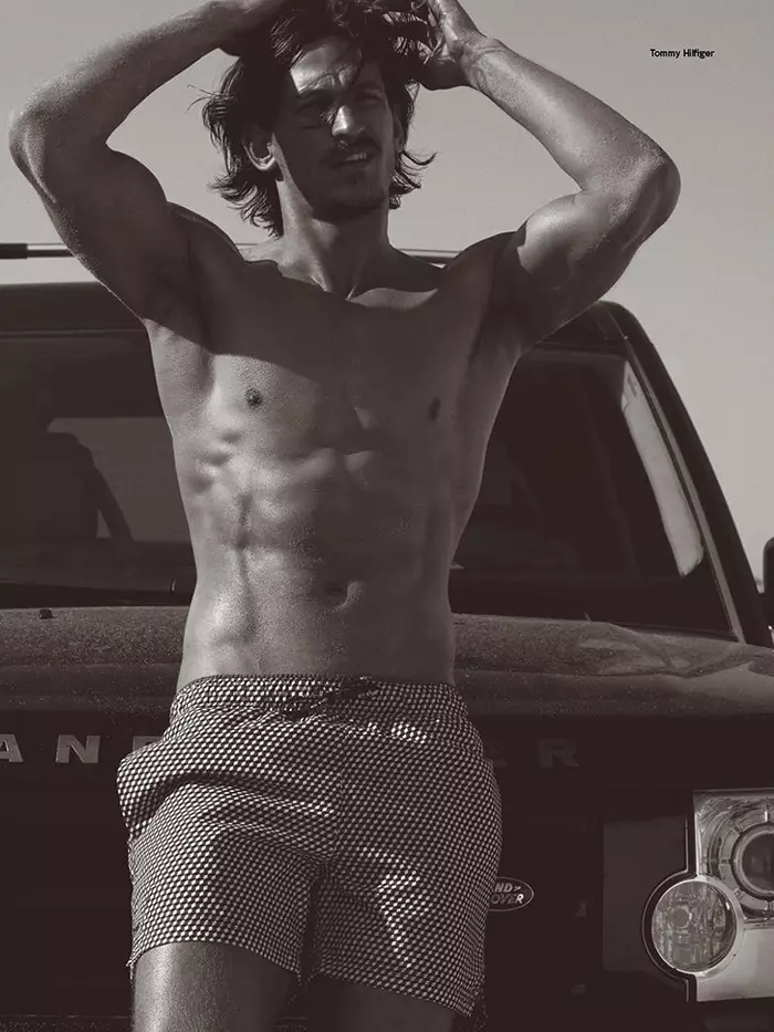 Bestu Jarrod Scott og Clint Mauro frá Ford Models komu á ströndina í The Perfect Summer Suit sem Robbie Fimmano myndaði fyrir júní/júlí tölublaði Details Magazine. Jarrod og Clint klæðast strandfatnaði frá vörumerkjum þar á meðal Burberry Brit, Tommy Hilfiger, Emporio Armani og Boss stíluðum af Matthew Marden