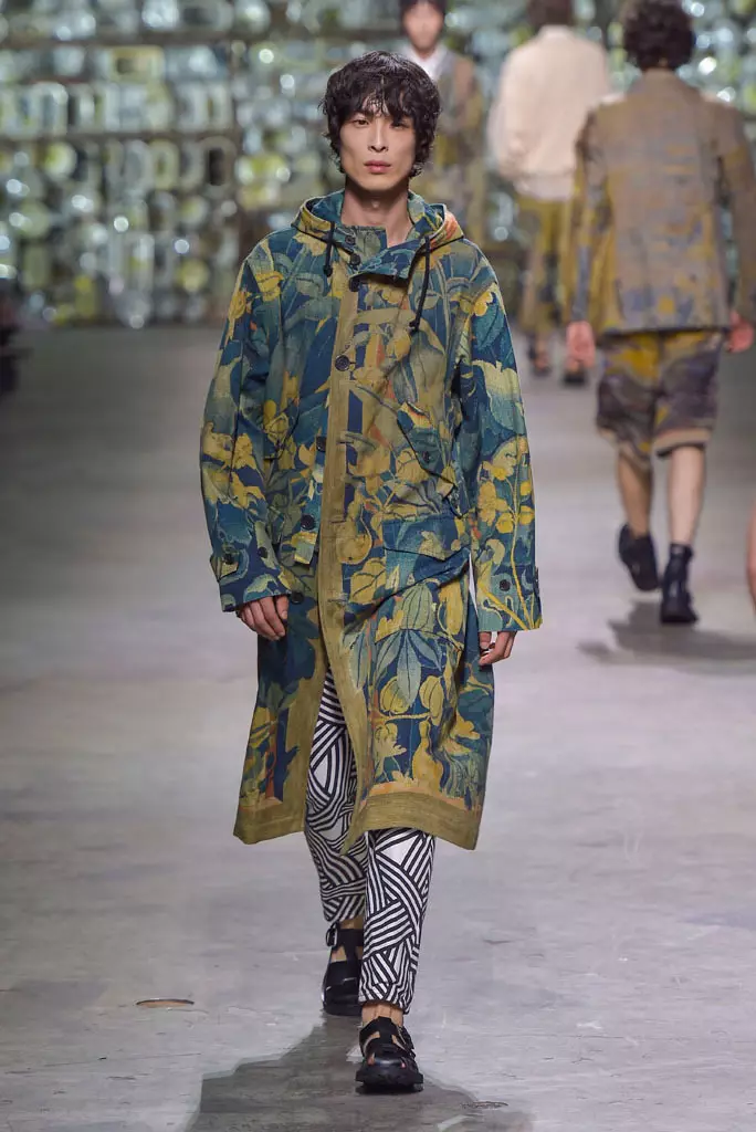 Dries Van Noten शो, वसन्त गर्मी 2017, पेरिस पुरुष फेसन सप्ताह, फ्रान्स - 23 जुन 2016